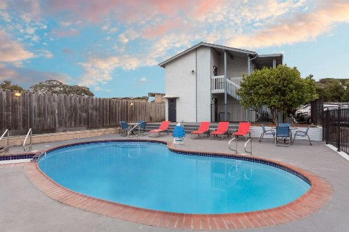Ramada by Wyndham Monterey - image 17