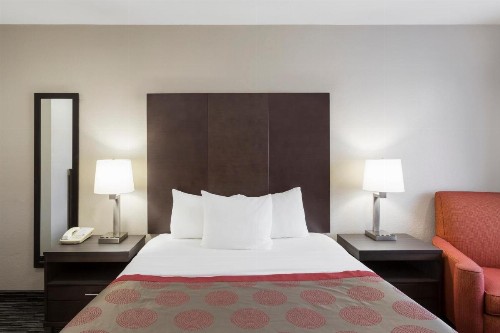 Ramada by Wyndham Monterey - image 32