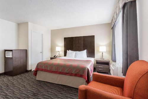 Ramada by Wyndham Monterey - image 33