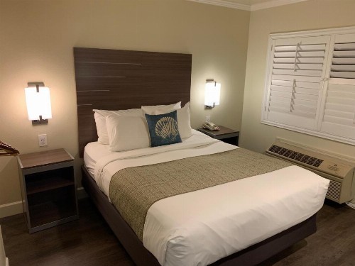 El Castell Motel - image 11