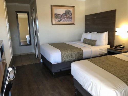 El Castell Motel - image 18
