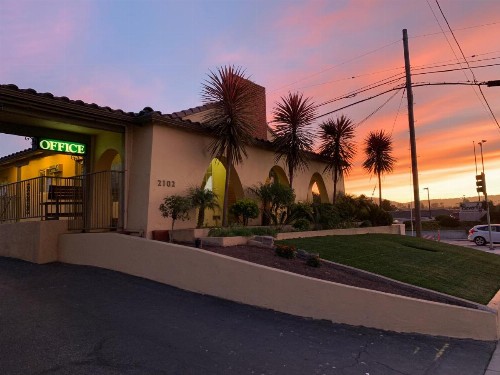El Castell Motel - image 2