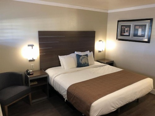 El Castell Motel - image 20
