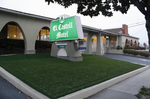 El Castell Motel - image 26