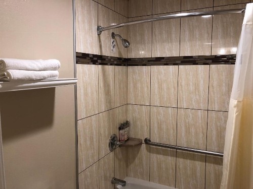 El Castell Motel - image 7