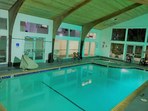 Stargazer Inn and Suites - image 10