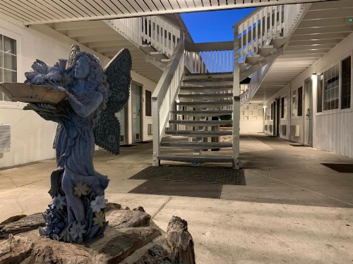 Stargazer Inn and Suites - image 2