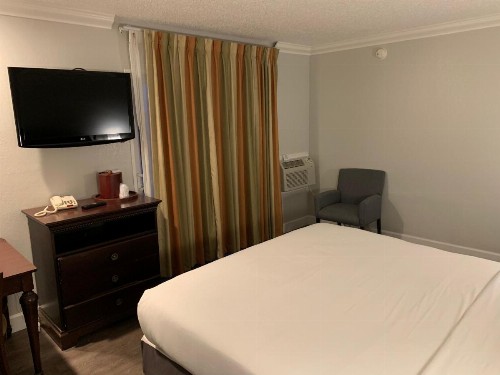 Stargazer Inn and Suites - image 20