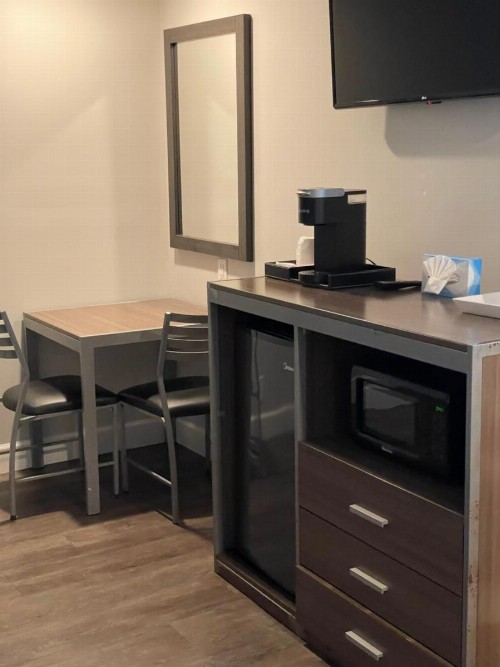 Stargazer Inn and Suites - image 32