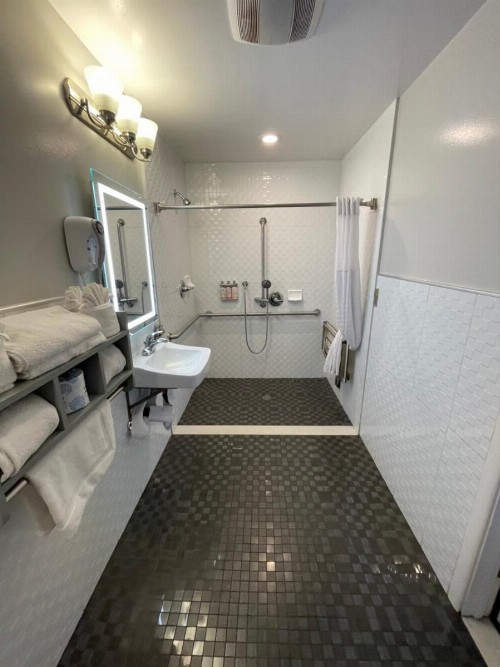 Stargazer Inn and Suites - image 33