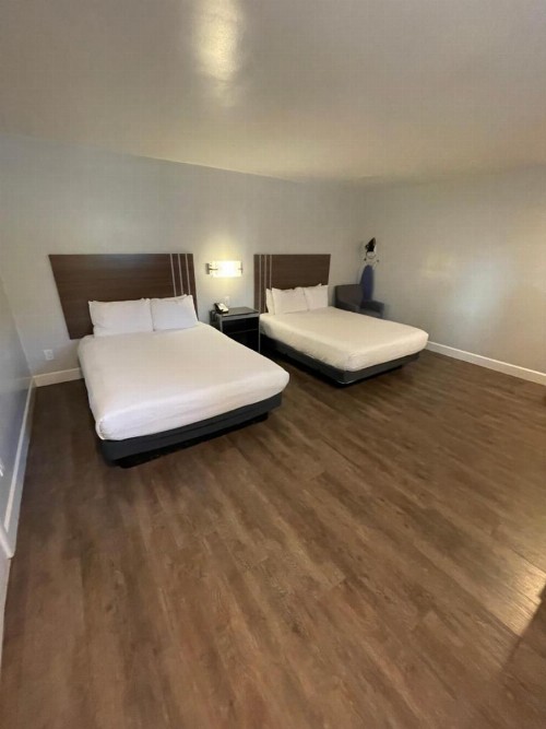 Stargazer Inn and Suites - image 34