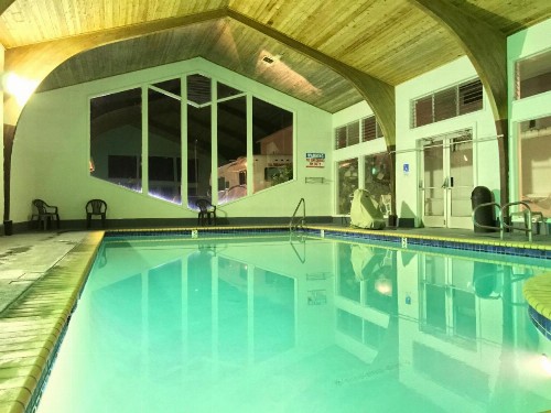 Stargazer Inn and Suites - image 8