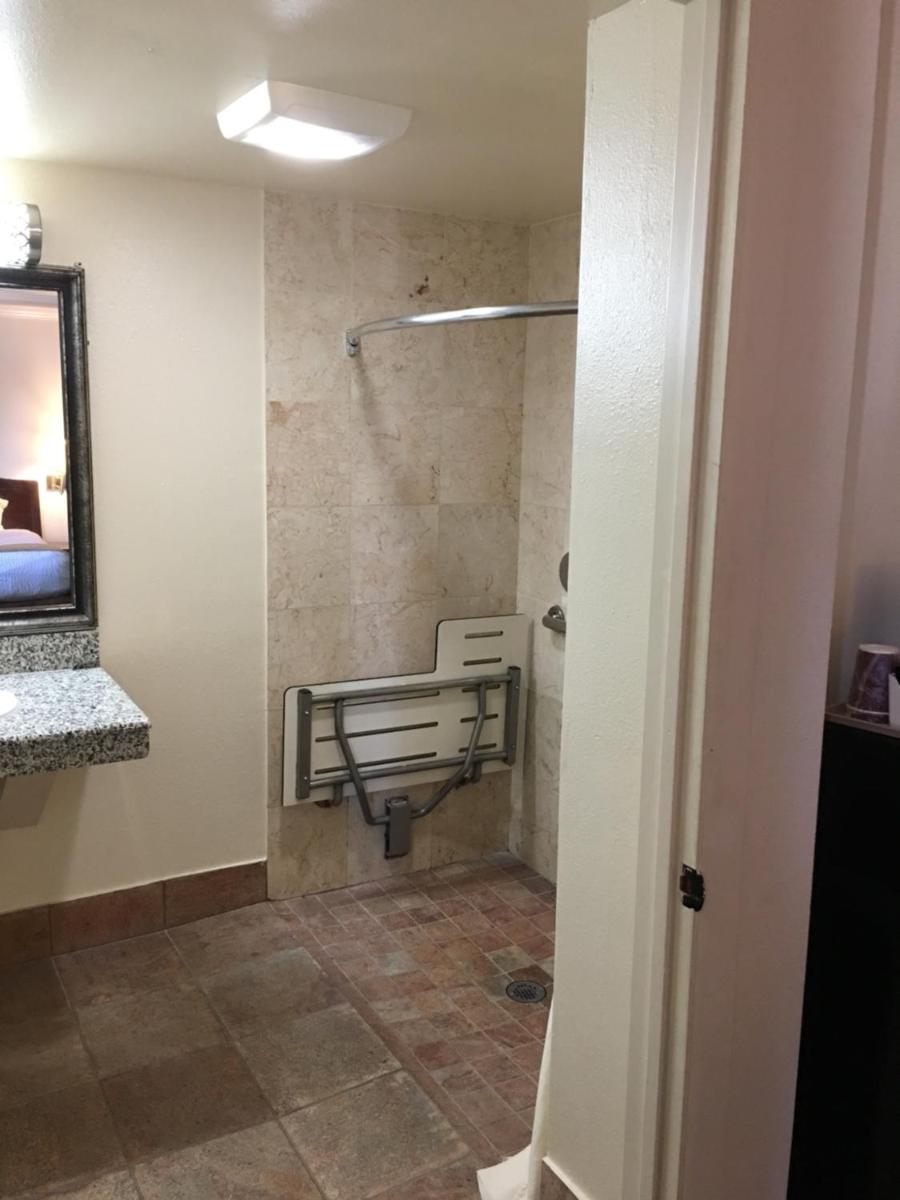 Arbor Inn Monterey - image 5