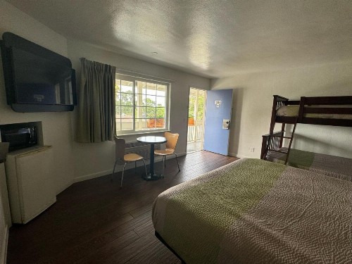 Motel 6 - Downtown Monterey - image 10