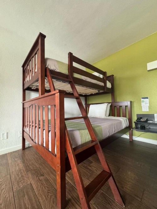 Motel 6 - Downtown Monterey - image 11