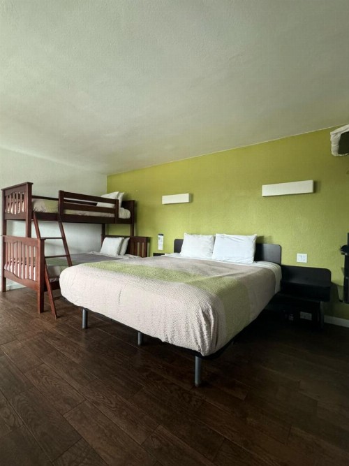 Motel 6 - Downtown Monterey - image 12