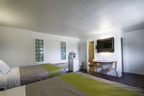 Motel 6 - Downtown Monterey - image 17