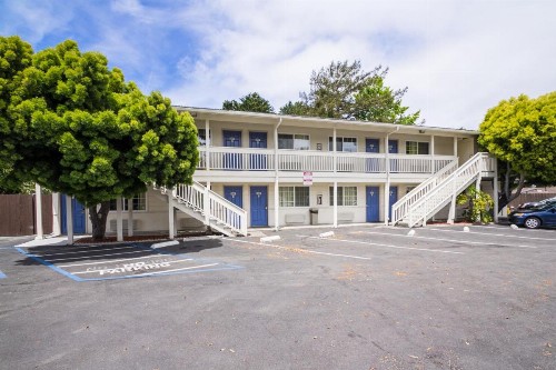 Motel 6 - Downtown Monterey - image 2