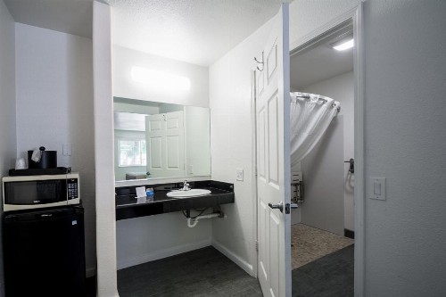 Motel 6 - Downtown Monterey - image 25