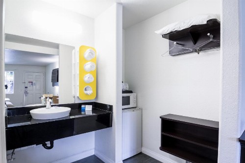 Motel 6 - Downtown Monterey - image 30