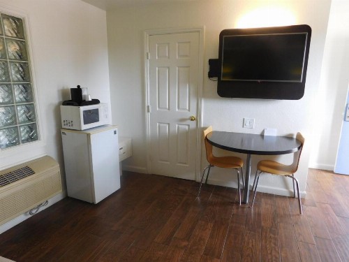 Motel 6 - Downtown Monterey - image 37