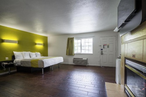 Motel 6 - Downtown Monterey - image 4