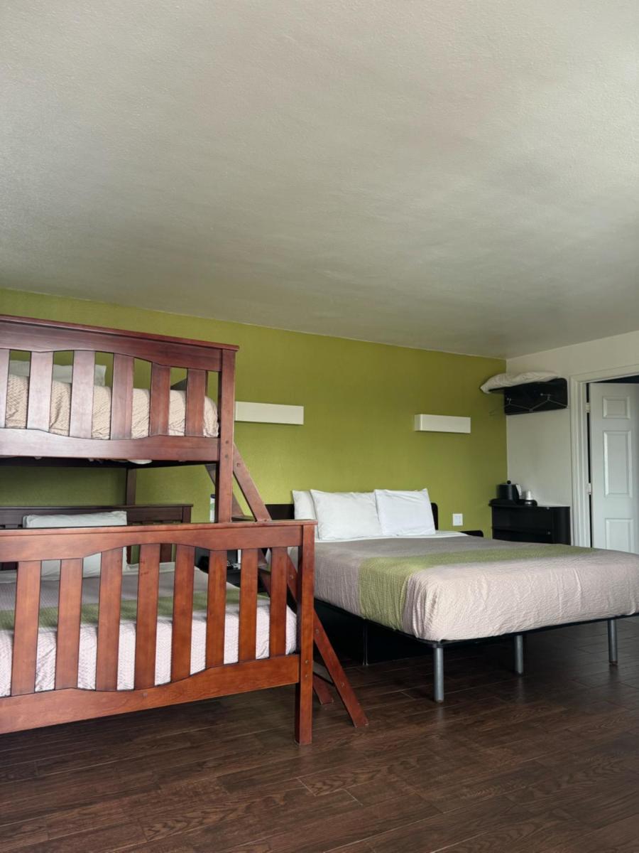 Motel 6 - Downtown Monterey - image 6