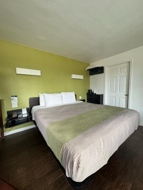 Motel 6 - Downtown Monterey - image 9