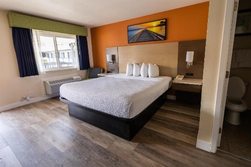 Days Inn by Wyndham Monterey Downtown - image 10