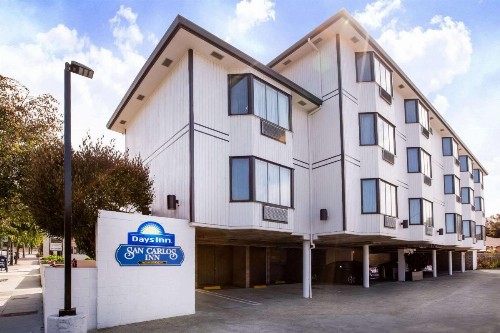 Days Inn by Wyndham Monterey Downtown - image 2