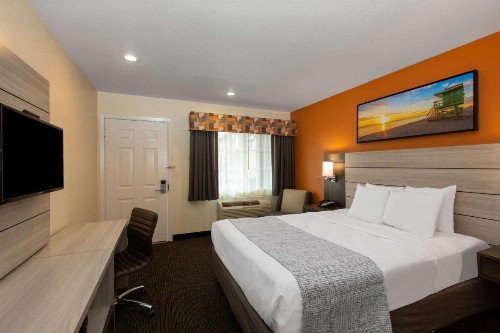 Days Inn by Wyndham Monterey-Fisherman's Wharf Aquarium - image 10