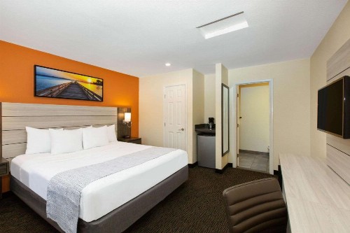 Days Inn by Wyndham Monterey-Fisherman's Wharf Aquarium - image 5