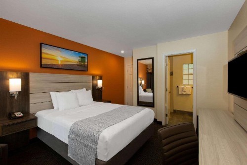 Days Inn by Wyndham Monterey-Fisherman's Wharf Aquarium - image 9