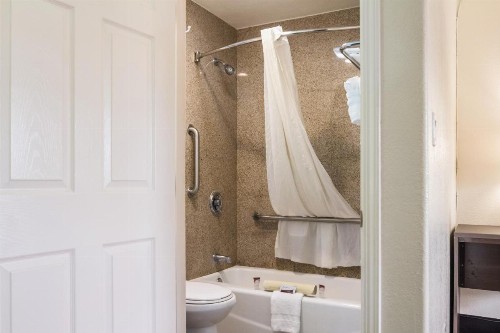 Rodeway Inn near Downtown Monterey - image 25