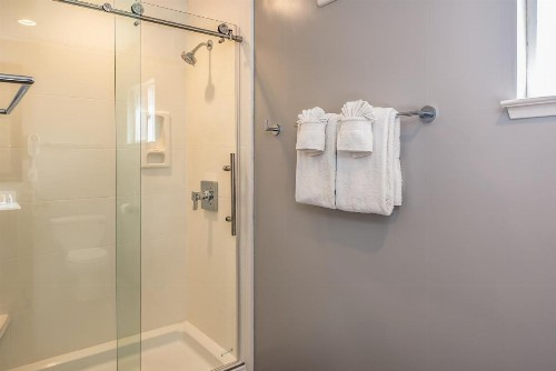 The Inn at 1252 Monterey - image 2