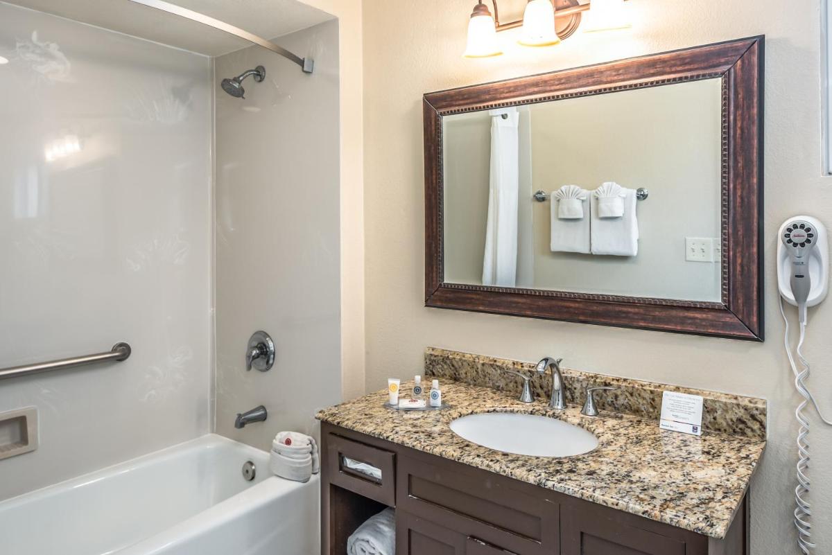 The Inn at 1252 Monterey - image 4