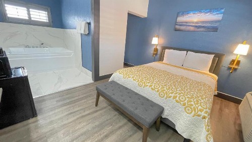 Candle Bay Inn - image 10