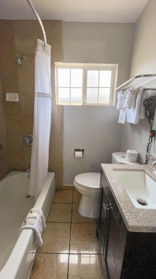 Candle Bay Inn - image 11