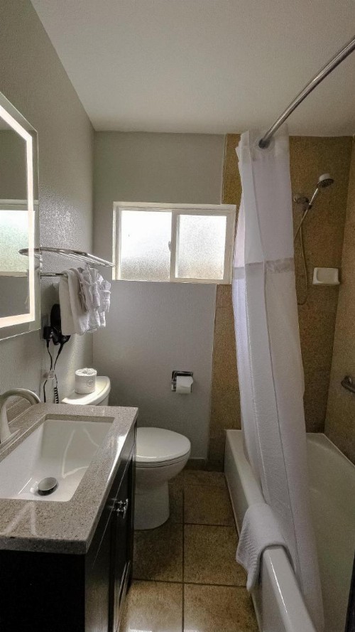 Candle Bay Inn - image 12