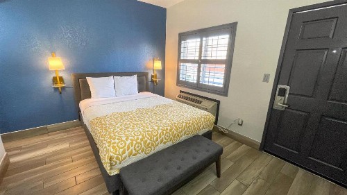 Candle Bay Inn - image 13