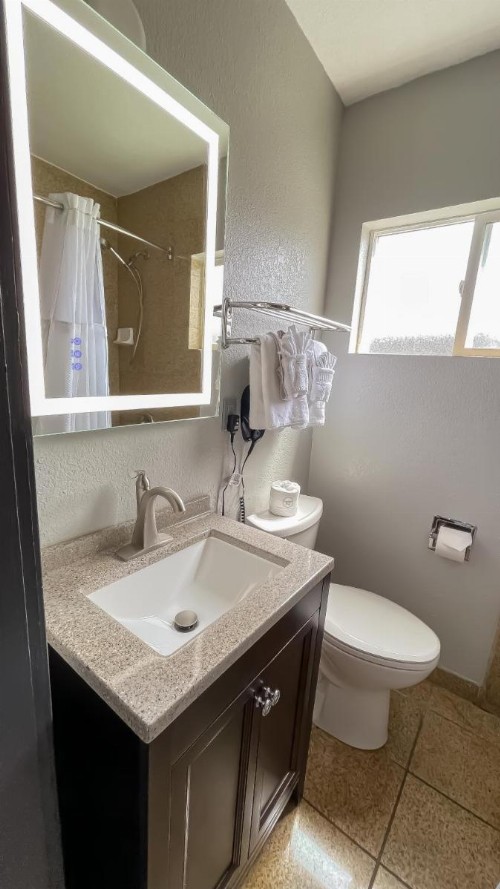 Candle Bay Inn - image 14