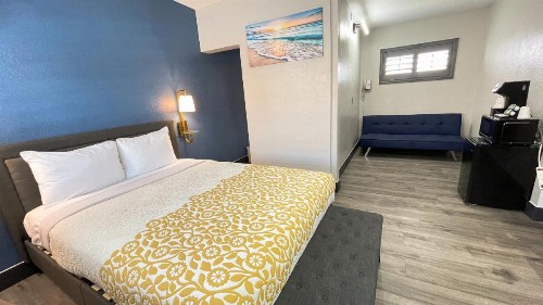 Candle Bay Inn - image 16