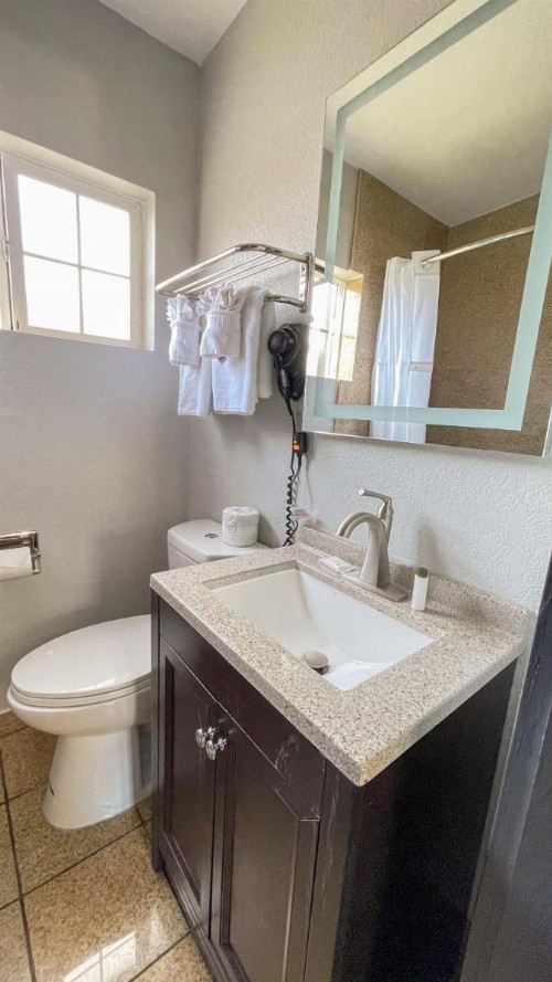 Candle Bay Inn - image 19