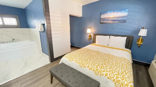 Candle Bay Inn - image 2