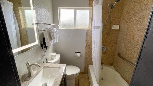 Candle Bay Inn - image 8