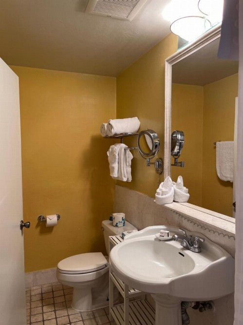 Monterey Bay Lodge - image 11