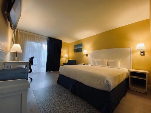 Monterey Bay Lodge - image 16