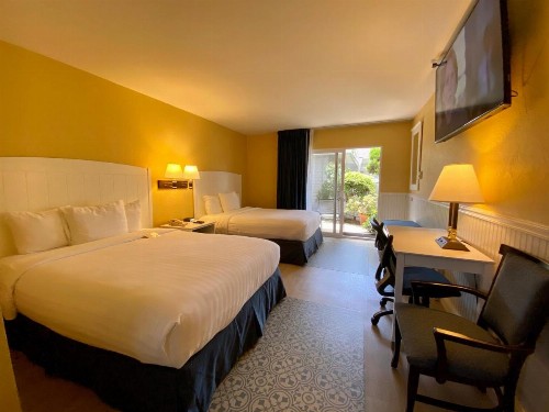 Monterey Bay Lodge - image 18