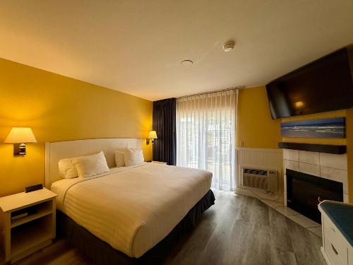 Monterey Bay Lodge - image 24