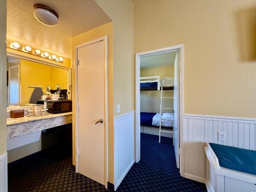 Monterey Bay Lodge - image 25
